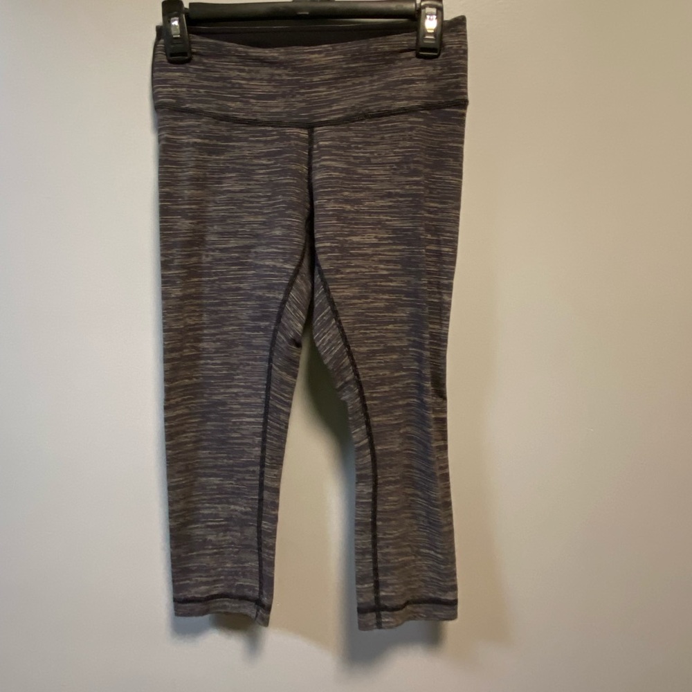 Lululemon cropped leggings-size 6